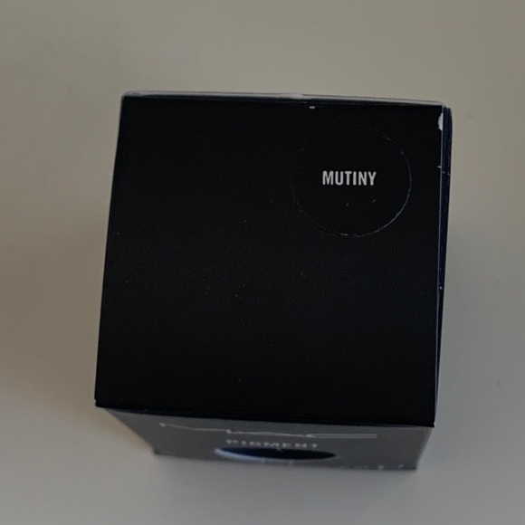 MAC Jumbo Pigment Glitter MUTINY Loose Eyeshadow 7.5g 0.26oz Rare & discontinued - Picture 4 of 5